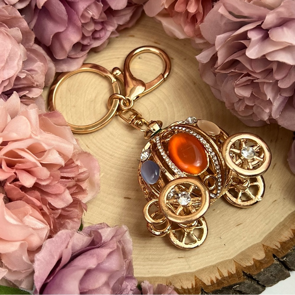 Cinderella’s Royal Gold and Crystal Carriage Keychain Charm - Picture 11 of 14